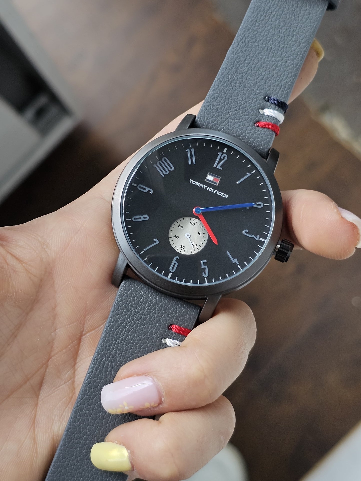 RELOJ TOMMY CUERO
