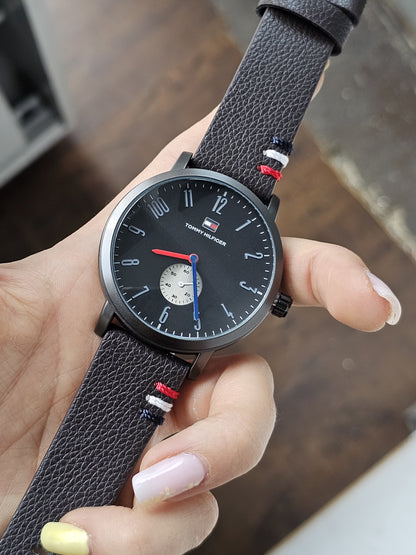 RELOJ TOMMY CUERO